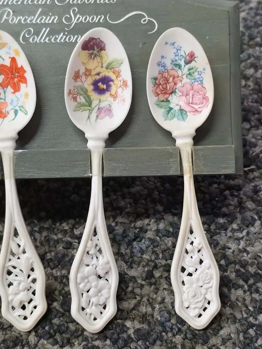 Spoon Collection American Favorites Porcelain Set Avon Wood Holder